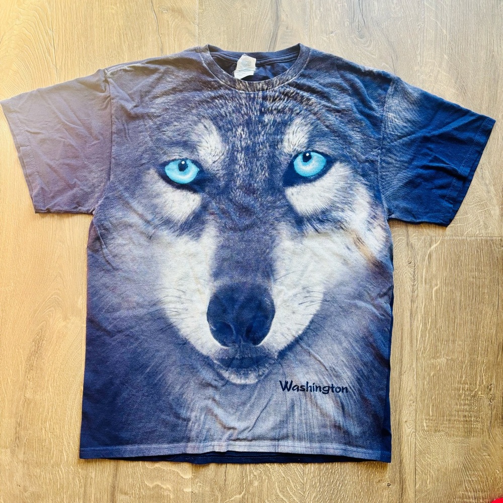 University of Washington Huskies Wolf AOP Large Shirt